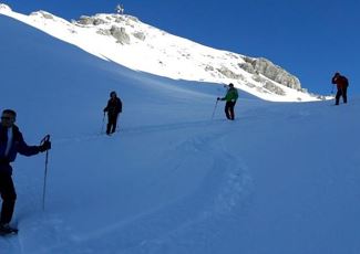 Guided snow shoe hike with the ski school Warth. Pauschal weeks.